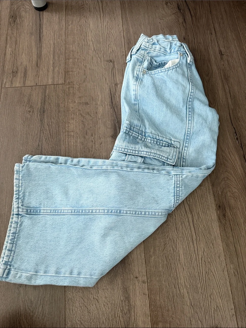 Girls-Old Navy Light Wash Relaxed Fit Jeans. Size 8